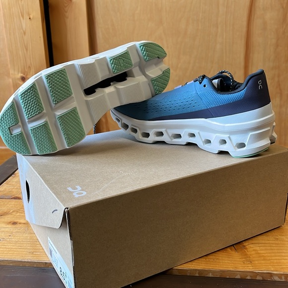 On Cloudmonster Women’s 8.5 - Picture 5 of 6